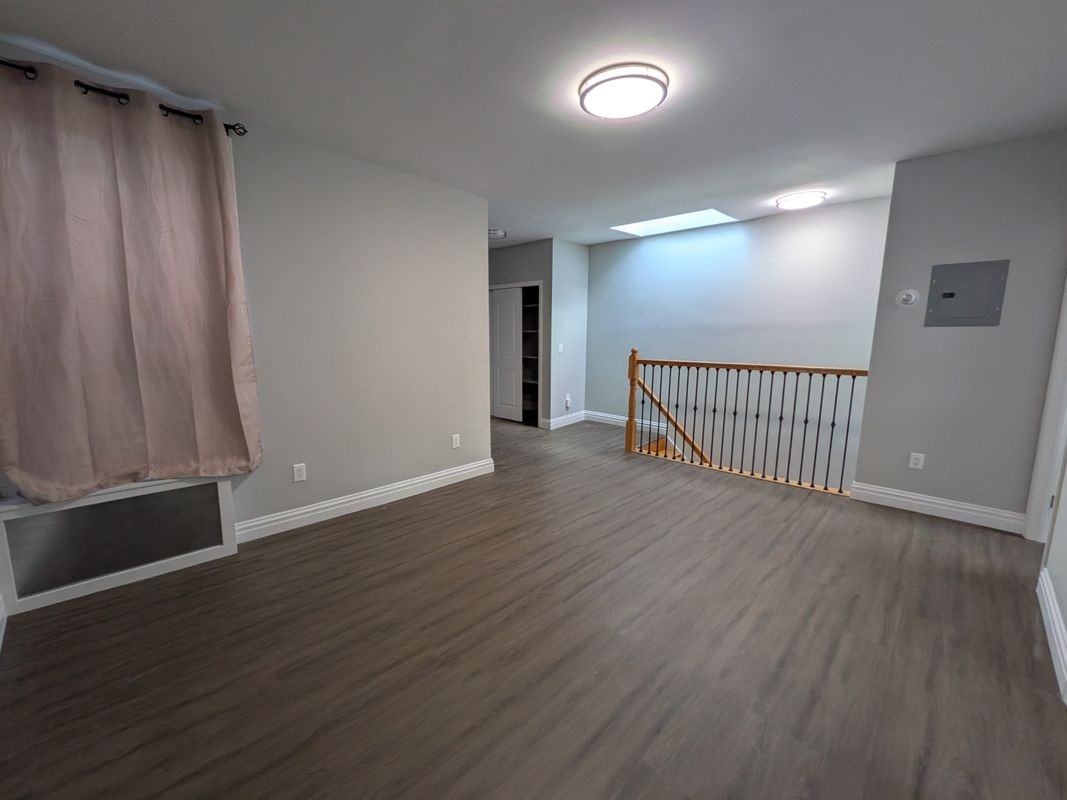 20517 Hollis Ave - Photo 2 of 4