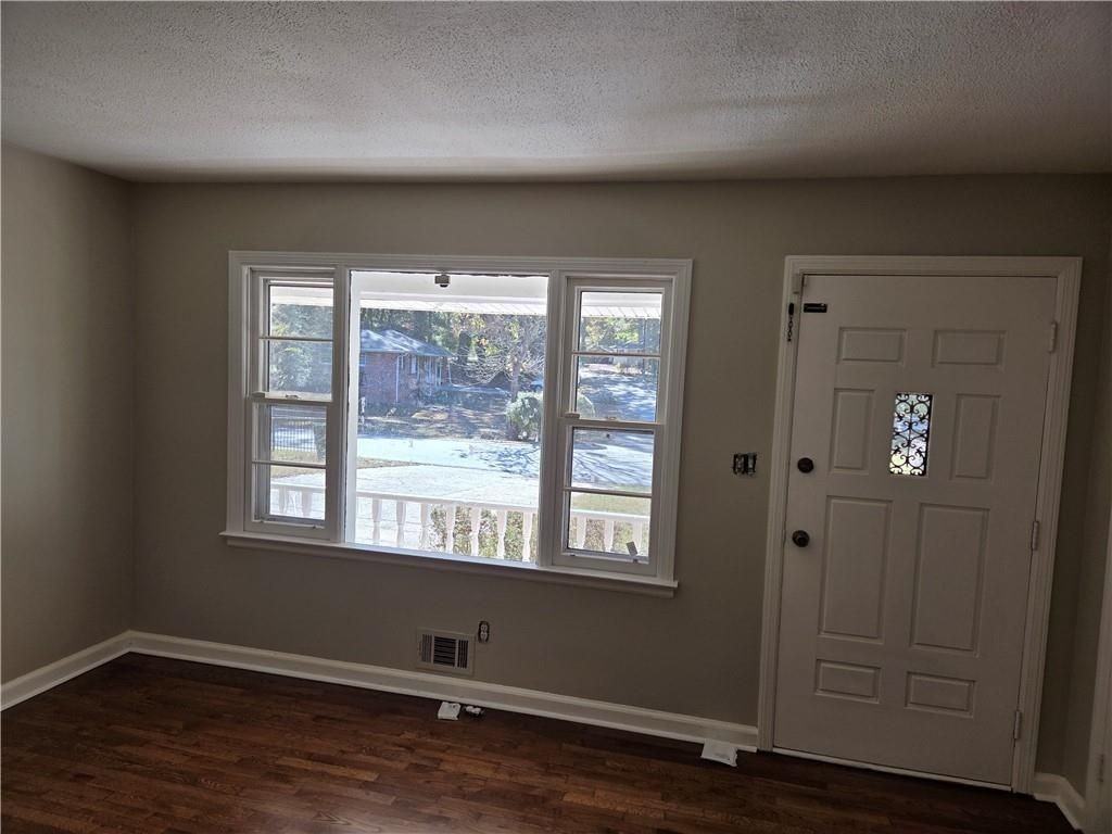 948 Green Valley Rd Sw - Photo 4 of 15