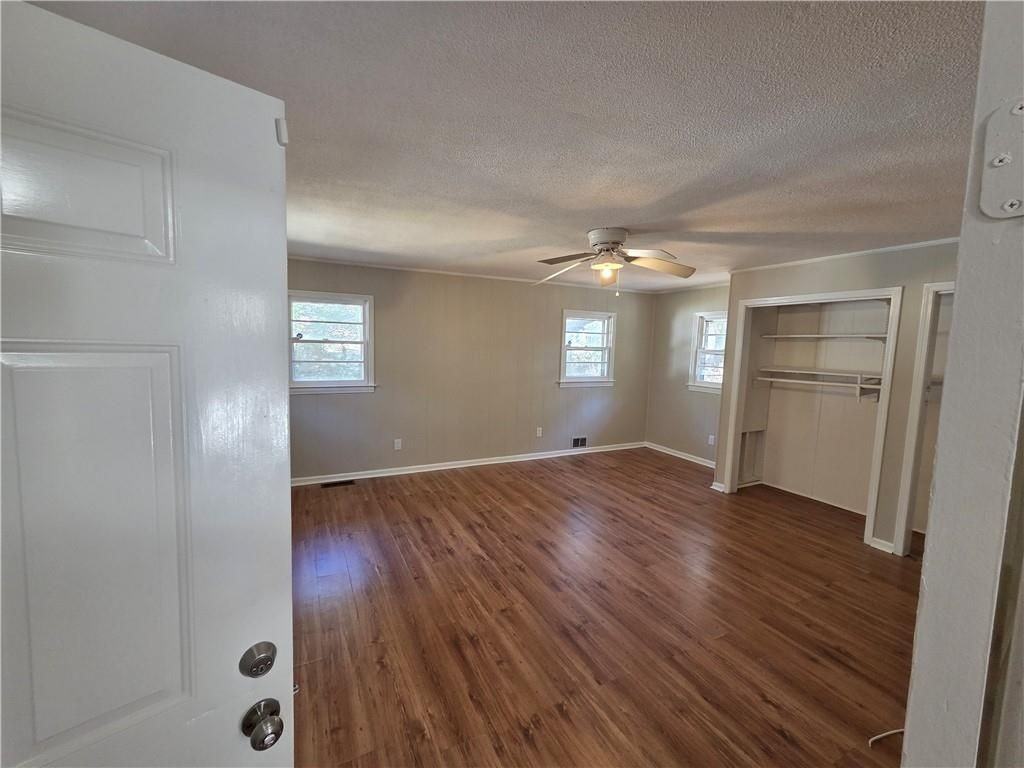 948 Green Valley Rd Sw - Photo 5 of 15