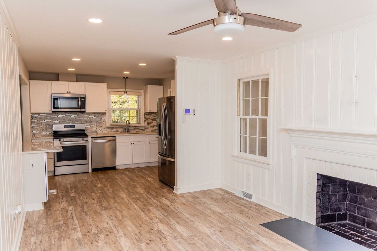 9360 Brentwood Dr - Photo 4 of 27