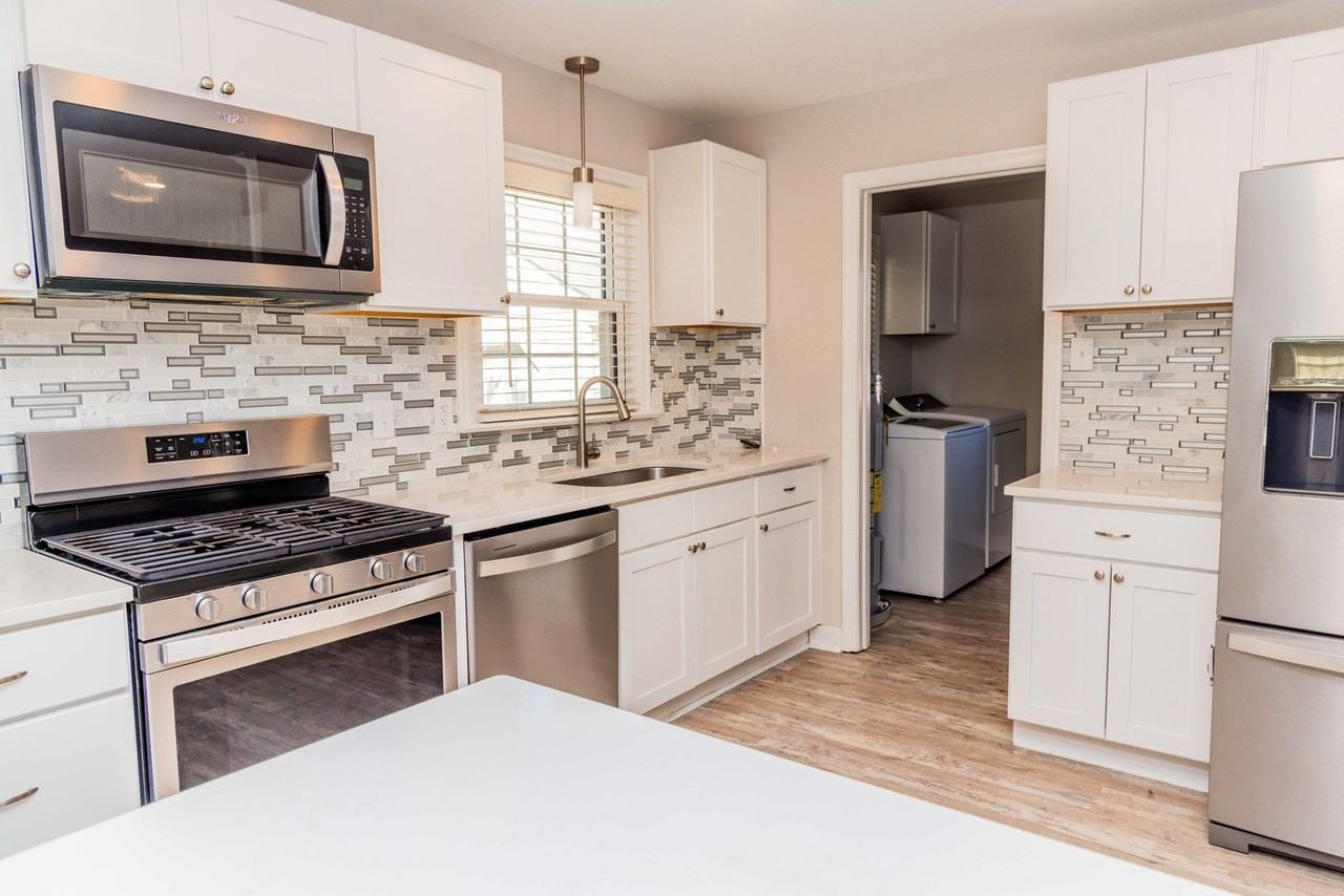 9360 Brentwood Dr - Photo 3 of 27