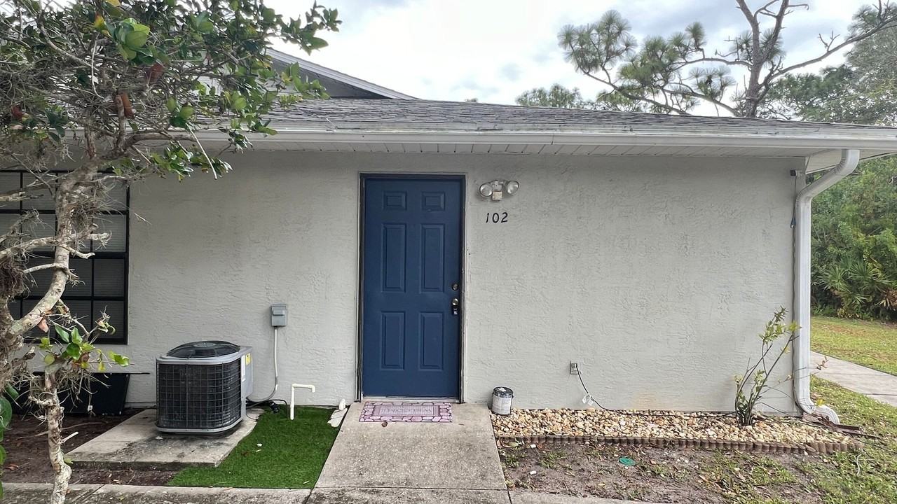 1984 Agora Cir Se #102 - Photo 2 of 23