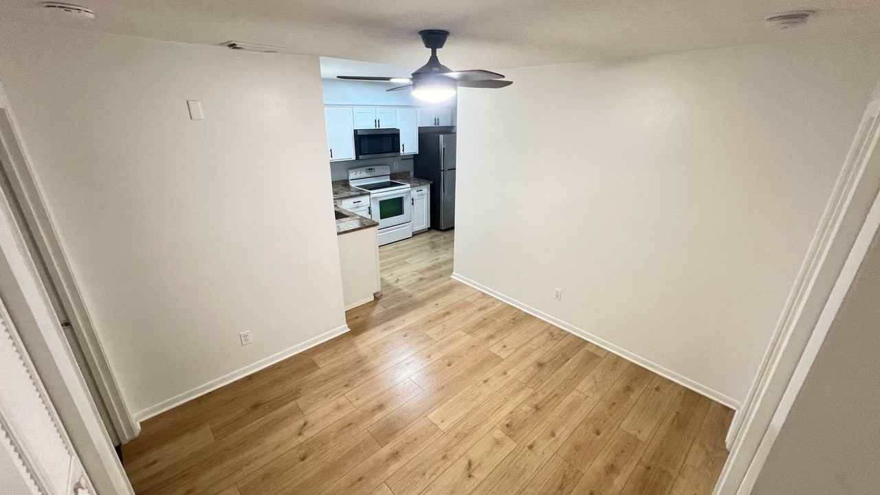 1984 Agora Cir Se #102 - Photo 5 of 23