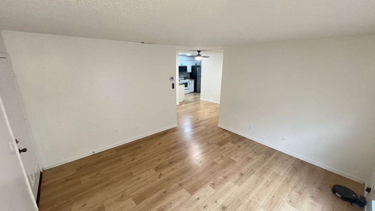 1984 Agora Cir Se #102 - Photo 3 of 23