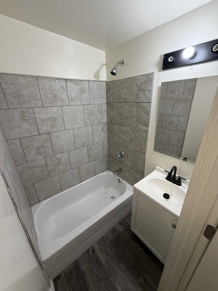 4569 N Edgewood Ave #4567B - Photo 4 of 9