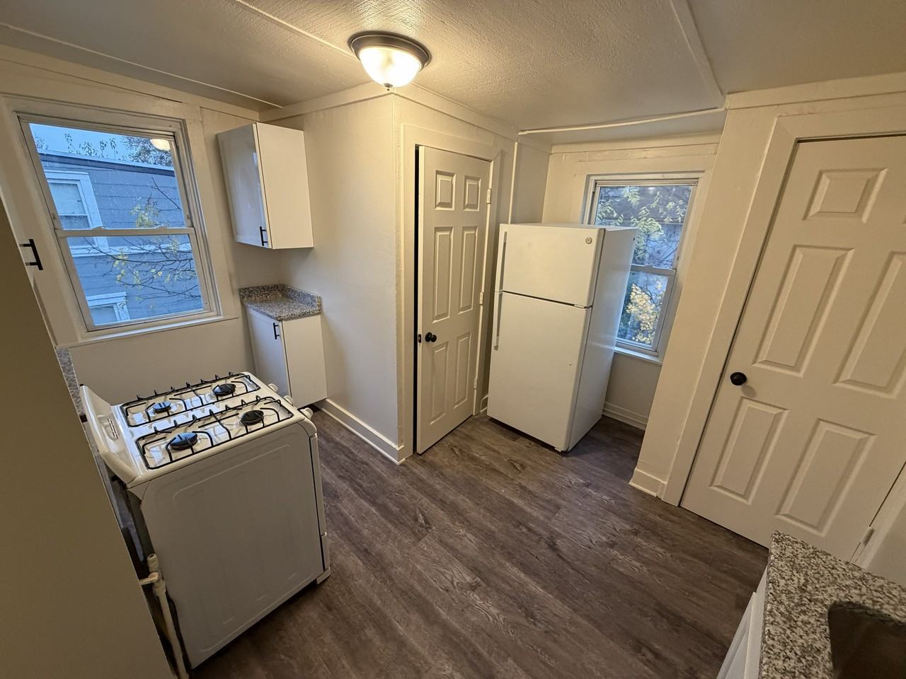 4569 N Edgewood Ave #4567B - Photo 5 of 9