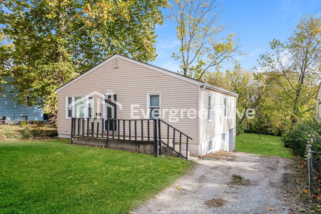 319 S Hocker Ave - Photo 3 of 16