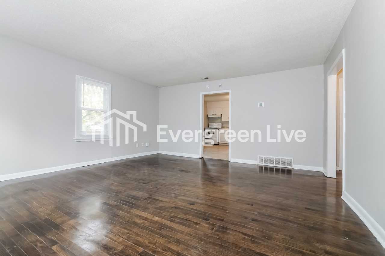 319 S Hocker Ave - Photo 6 of 16