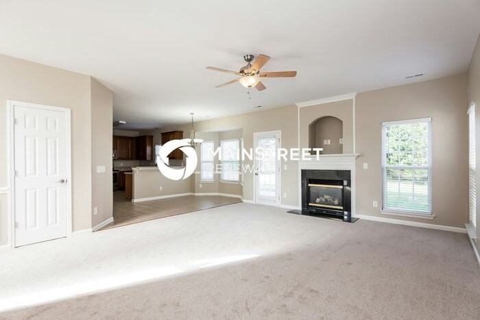 10209 Fairbourne Ct - Photo 2 of 15