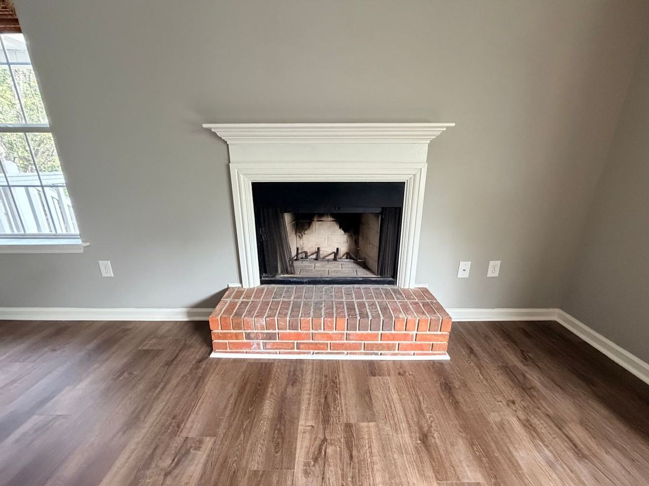 1921 Gornto Road - Photo 6 of 30