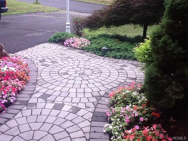 18 Oakwood Terrace - Photo 2 of 17