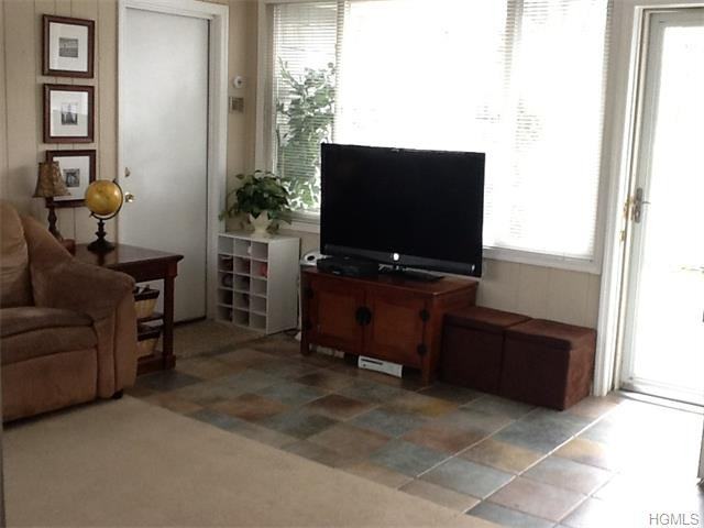 18 Oakwood Terrace - Photo 3 of 17