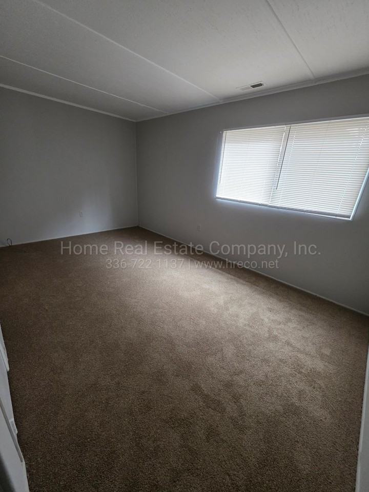 409 Mason St - Photo 4 of 12