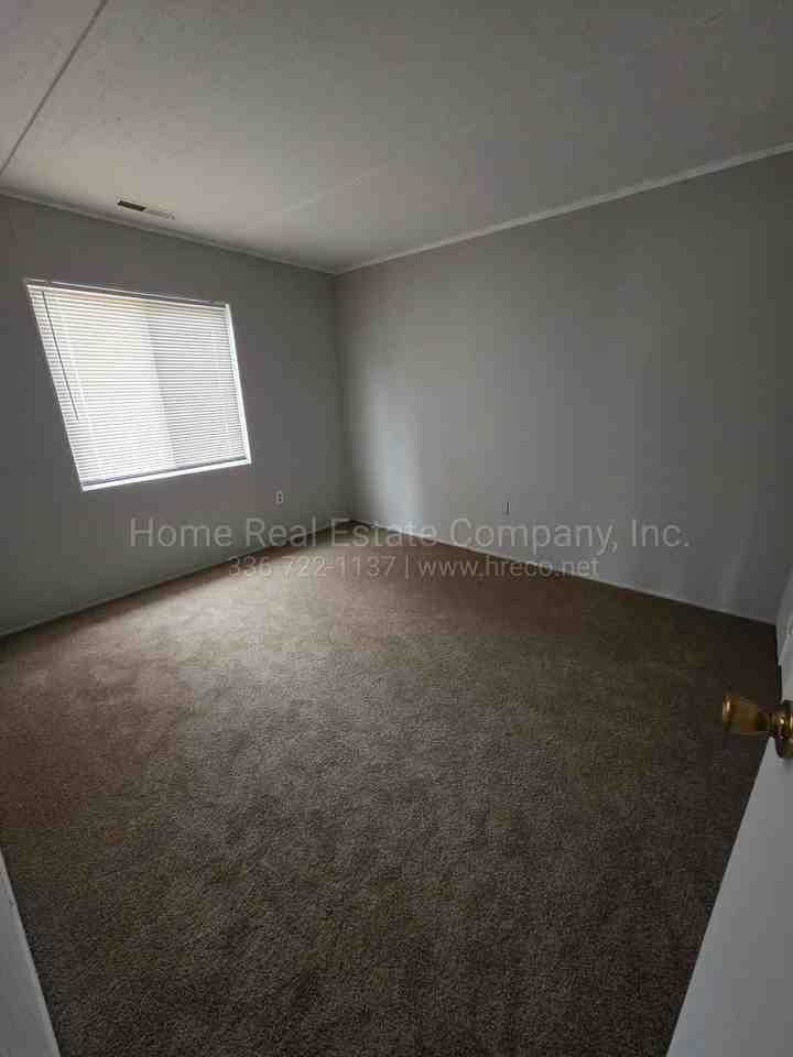 409 Mason St - Photo 6 of 12