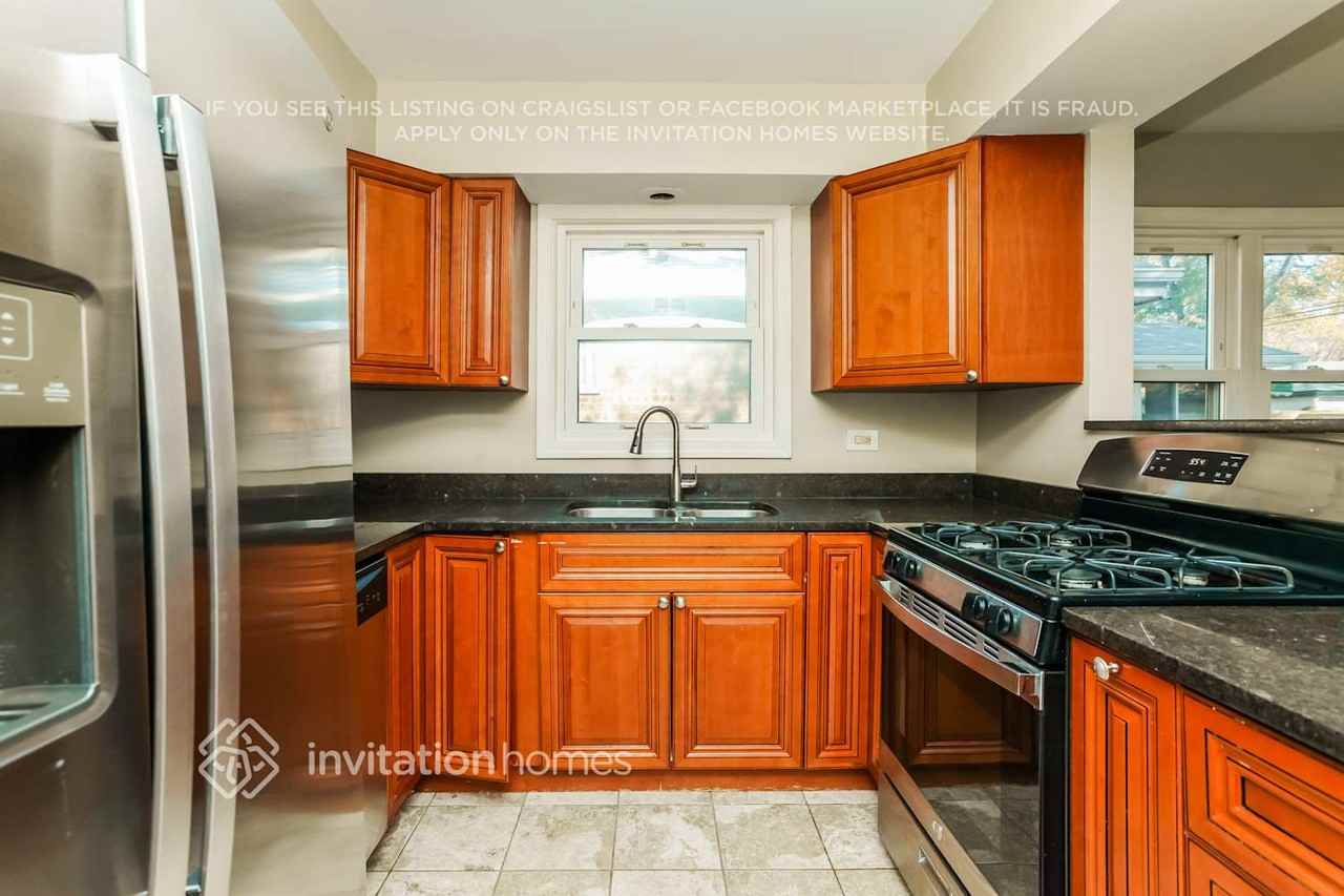 10115 S California Ave - Photo 7 of 17