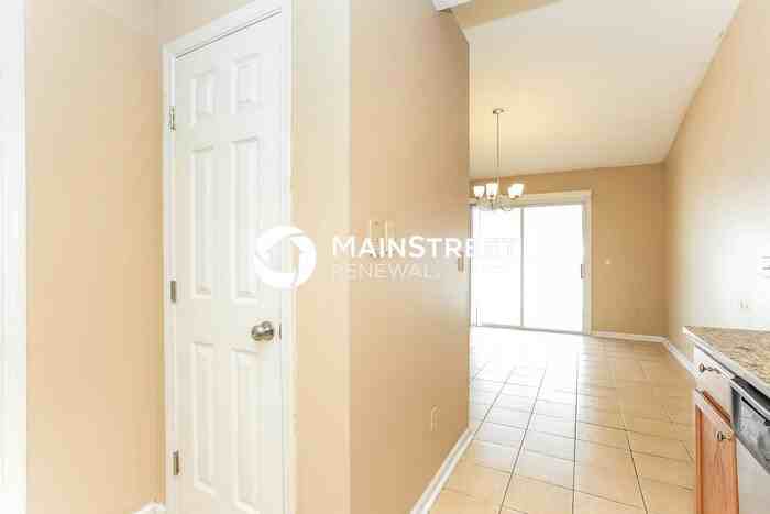 5054 Knightsbridge Cir N - Photo 6 of 16