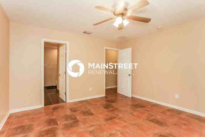 5054 Knightsbridge Cir N - Photo 7 of 16