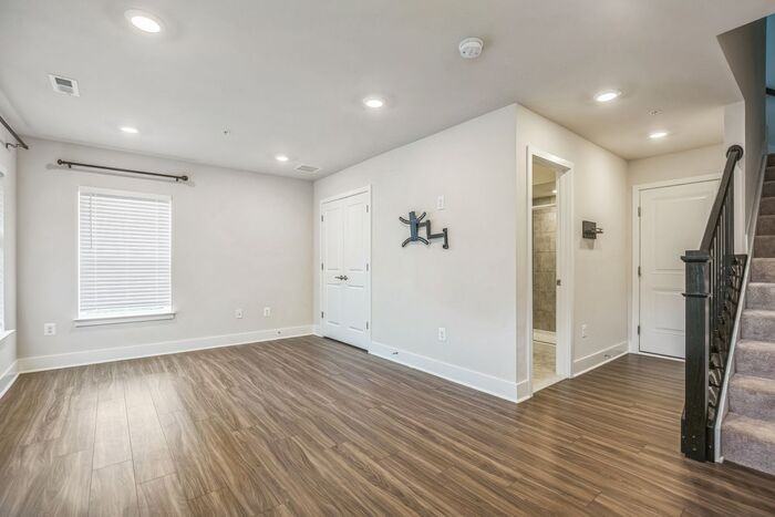 2756 Bridgewater Dr - Photo 2 of 15