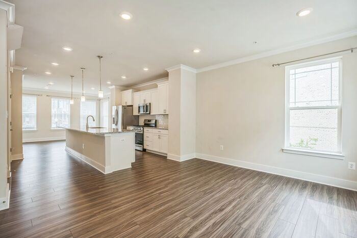 2756 Bridgewater Dr - Photo 3 of 15