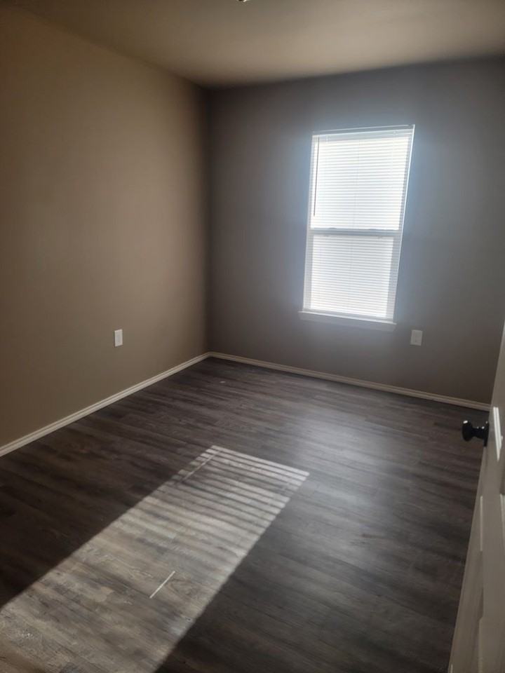 1903 E 1st St - Photo 4 of 10