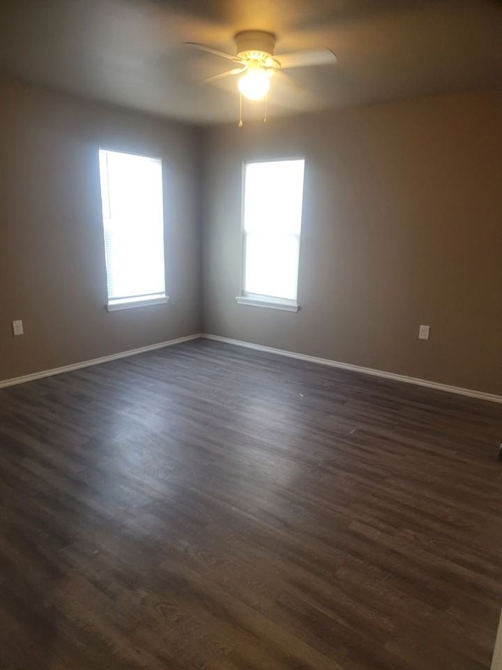 1903 E 1st St - Photo 7 of 10