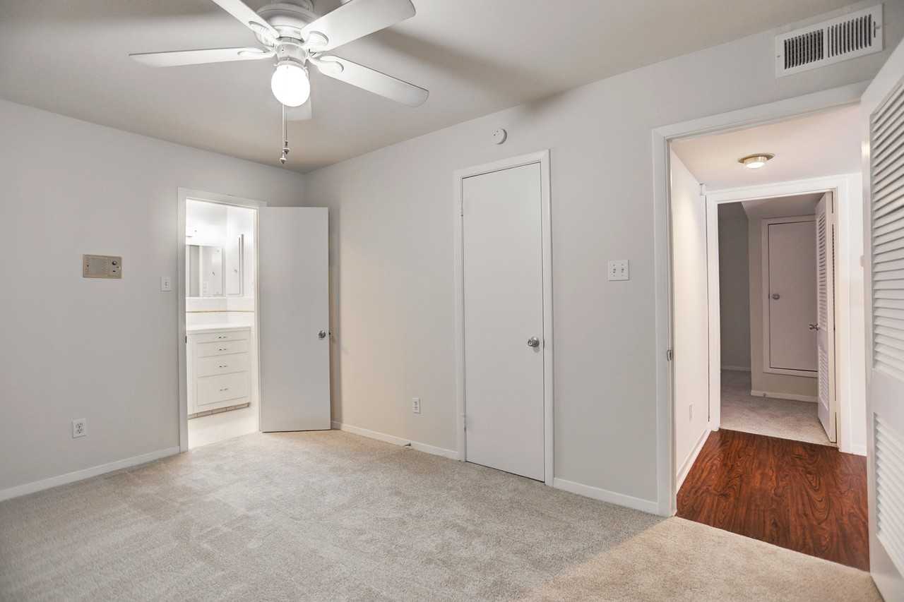 Roseland - Photo 7 of 21