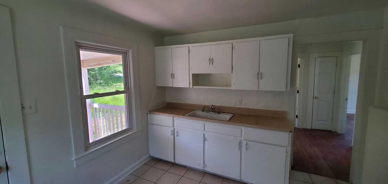 1000 Arbor Dr - Photo 4 of 9