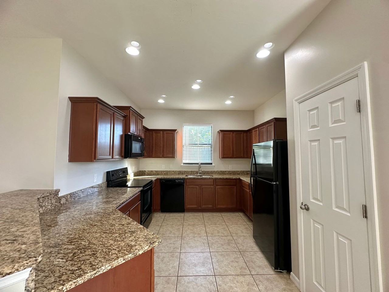 926 Southwest 32nd Terrace - Photo 6 of 19