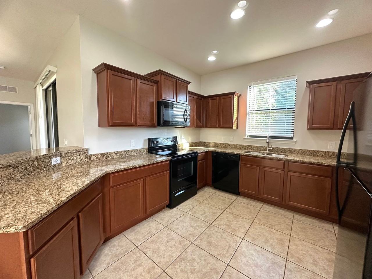 926 Southwest 32nd Terrace - Photo 7 of 19