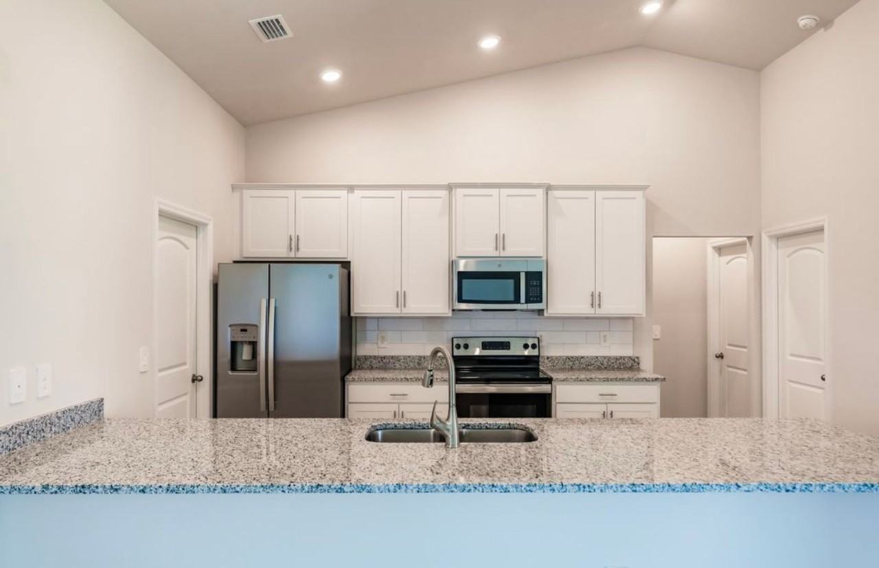 1924 Northeast 20th Place - Photo 4 of 13