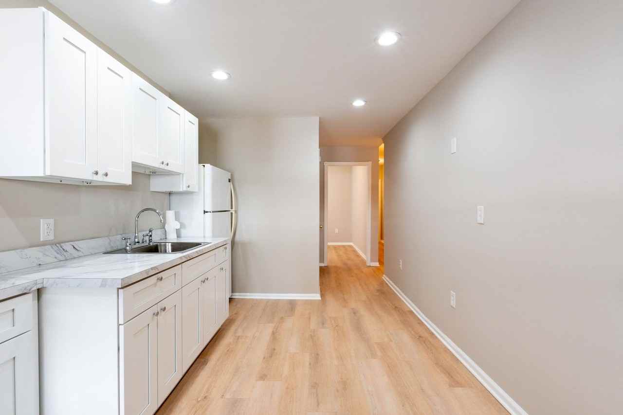 3828 Cambridge St - Photo 5 of 16