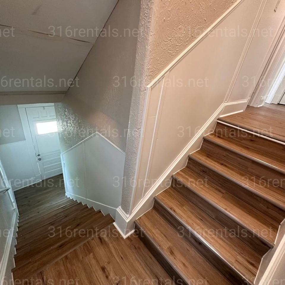 1827 N Park Pl - Photo 7 of 8