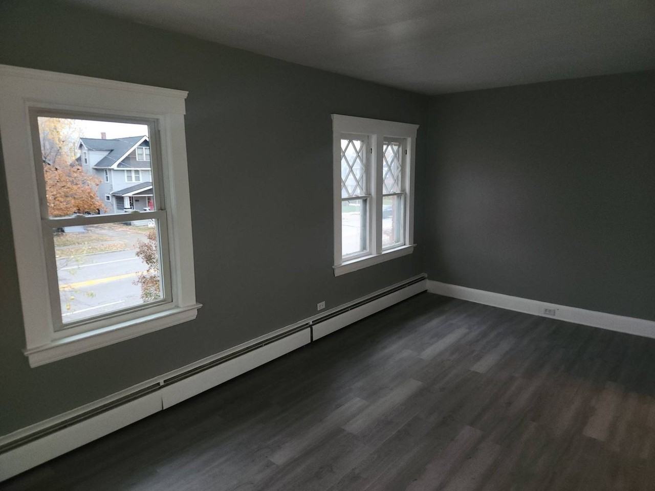 1571 Dille Rd - Photo 4 of 24