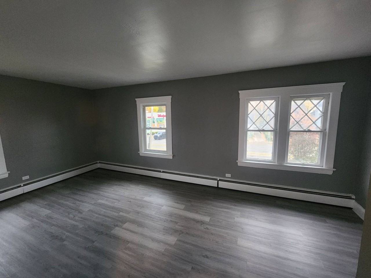 1571 Dille Rd - Photo 5 of 24