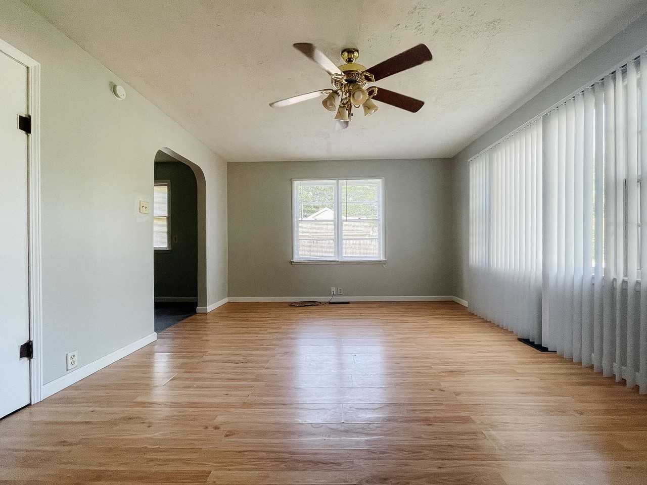 2505 East 13th Street - Photo 4 of 18