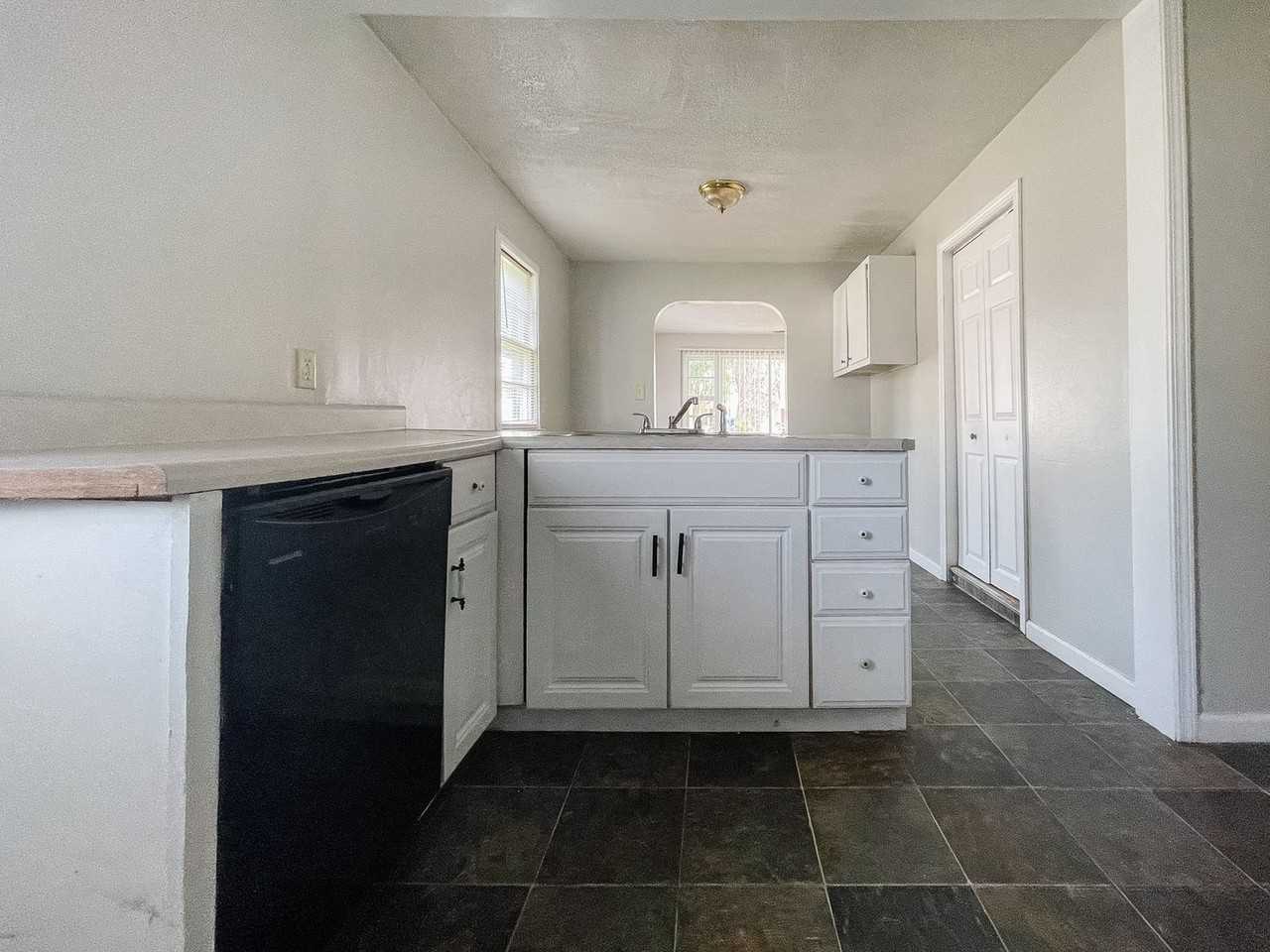 2505 East 13th Street - Photo 7 of 18