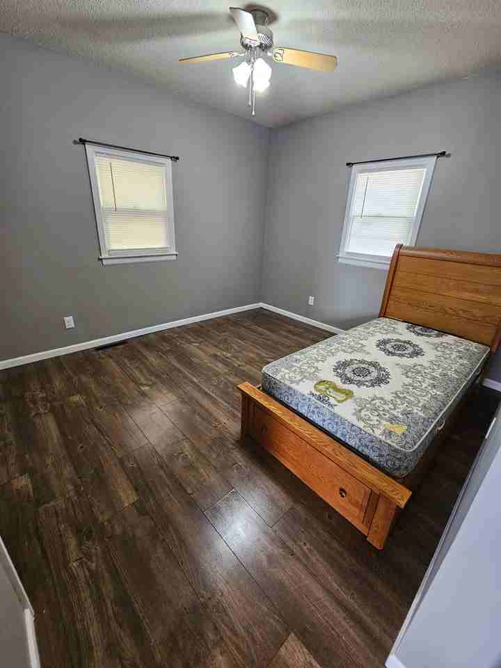 1118 N Adams St - Photo 3 of 13