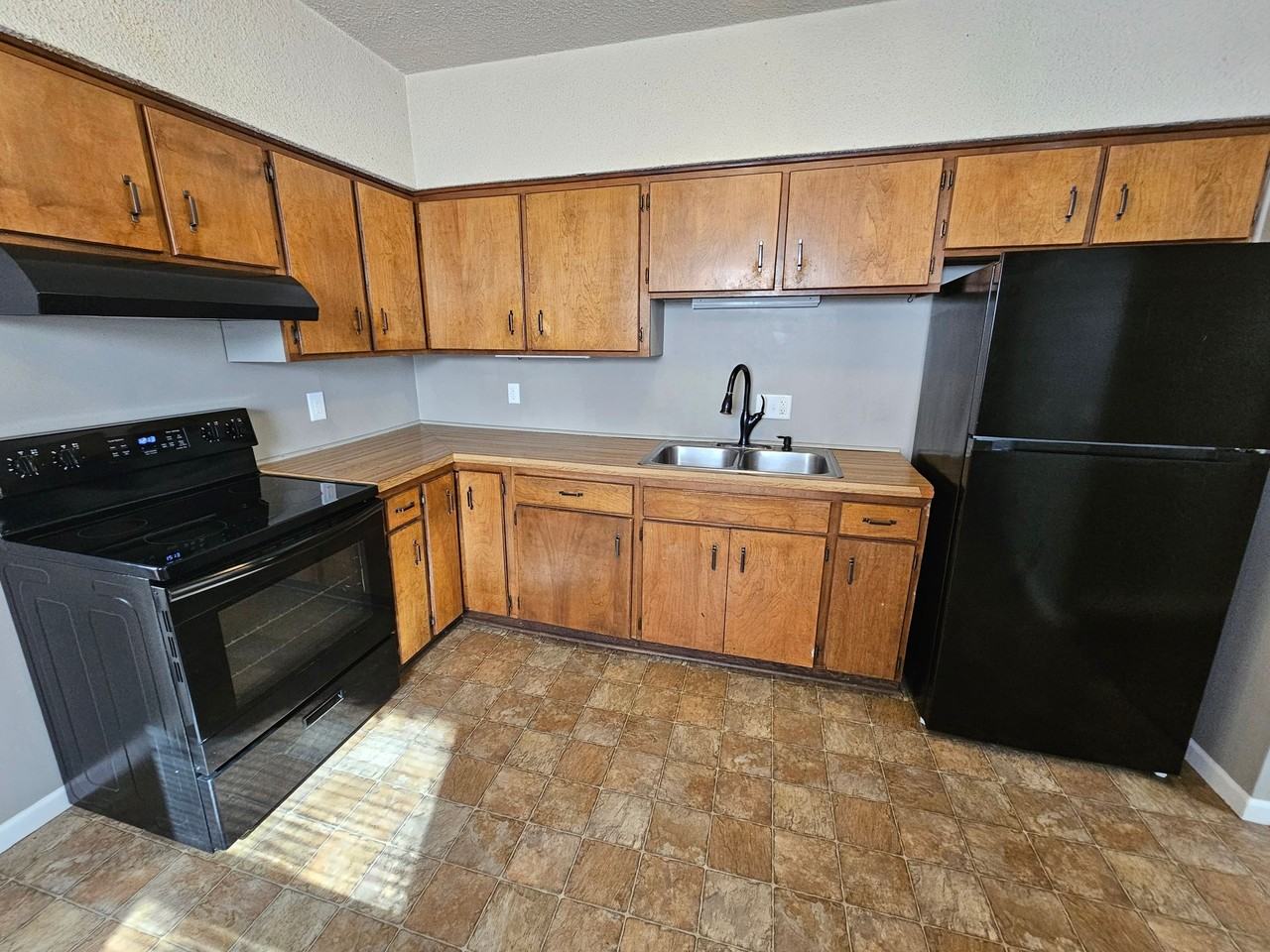 1118 N Adams St - Photo 5 of 13