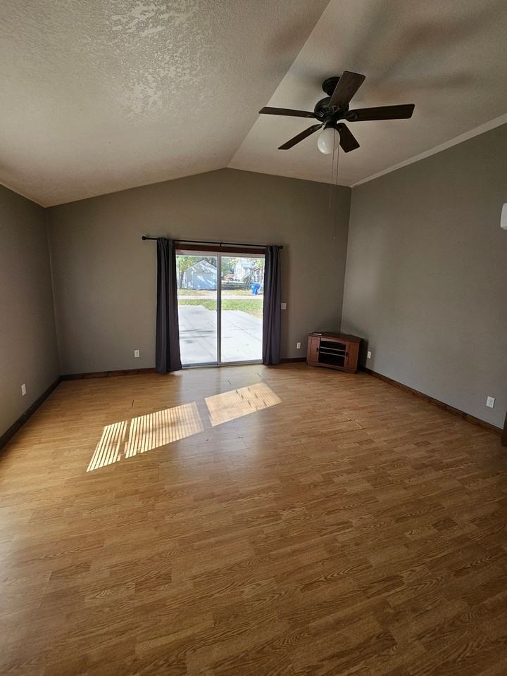 1118 N Adams St - Photo 7 of 13