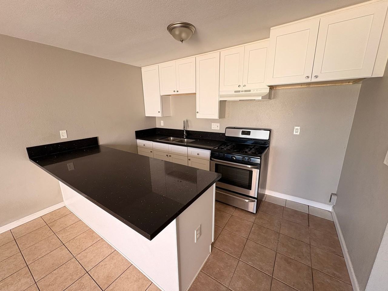 24238 Postal Ave - Photo 5 of 12