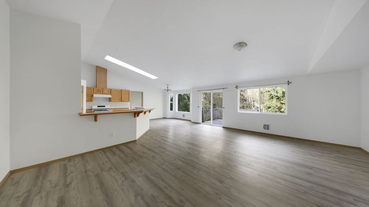 1035 Bunch Lane - Photo 2 of 17