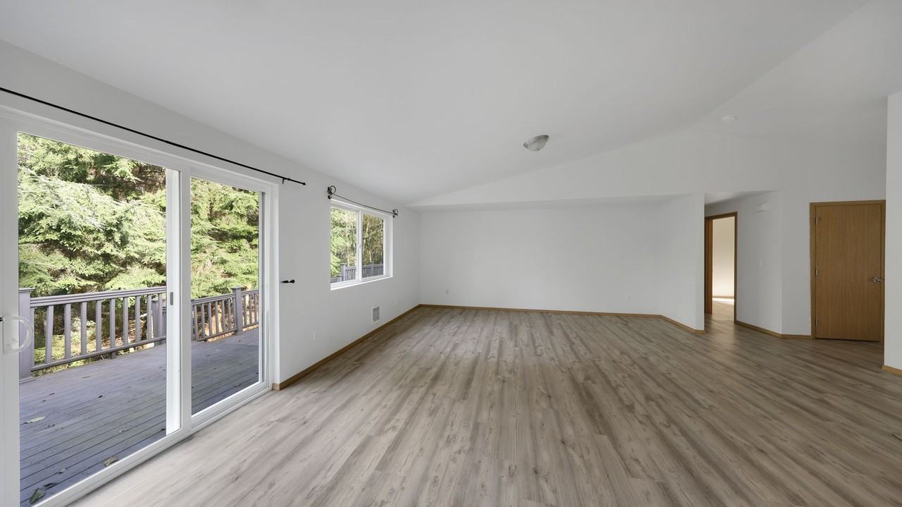 1035 Bunch Lane - Photo 3 of 17