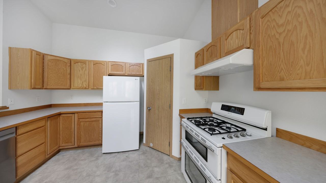 1035 Bunch Lane - Photo 5 of 17