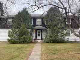 featured image of 922 Broadway St