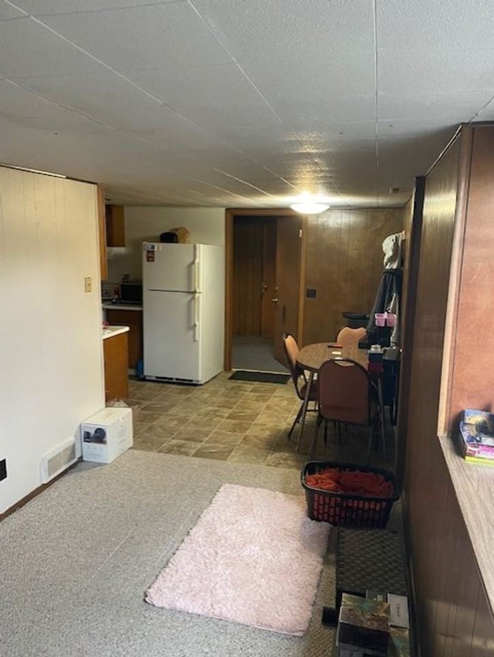 922 Broadway St - Photo 4 of 5