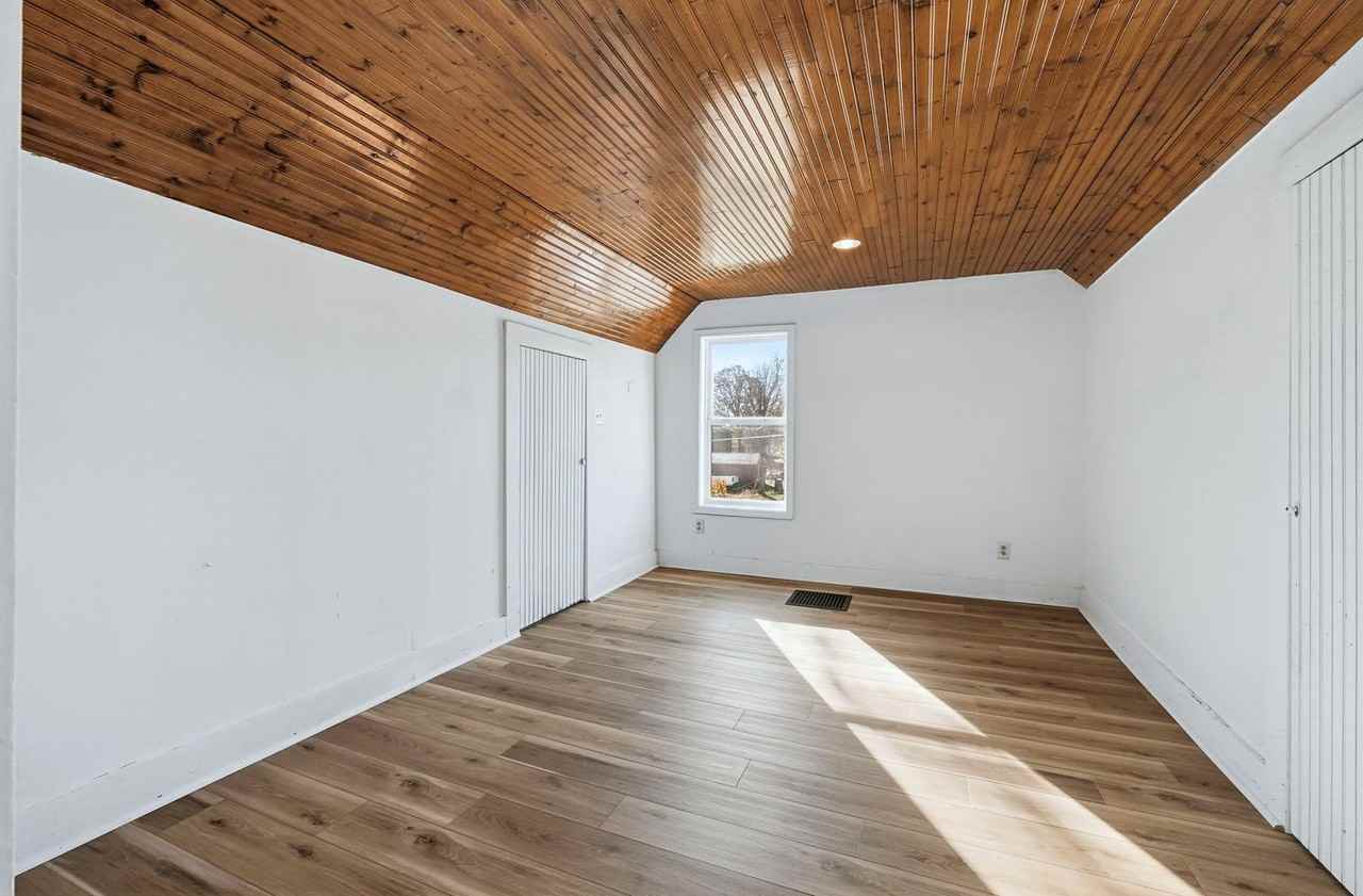 446 E Suttenfield St - Photo 3 of 31