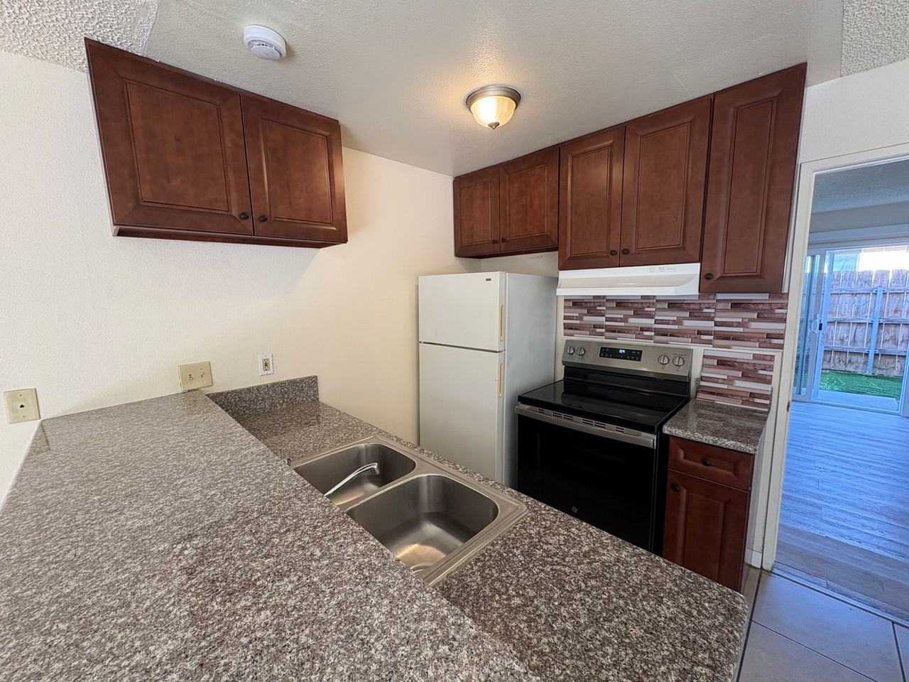 3404 Helix St - Photo 4 of 14