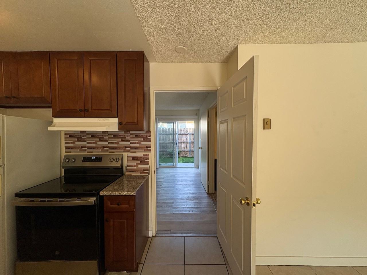 3404 Helix St - Photo 5 of 14