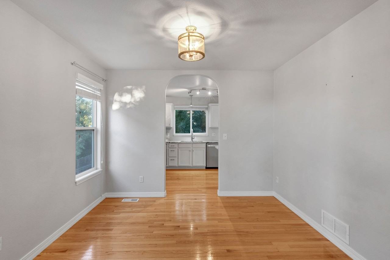 450 Millstream Ter - Photo 6 of 24