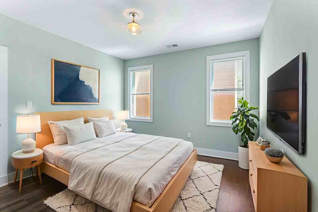 The Lotus - Photo 4 of 39